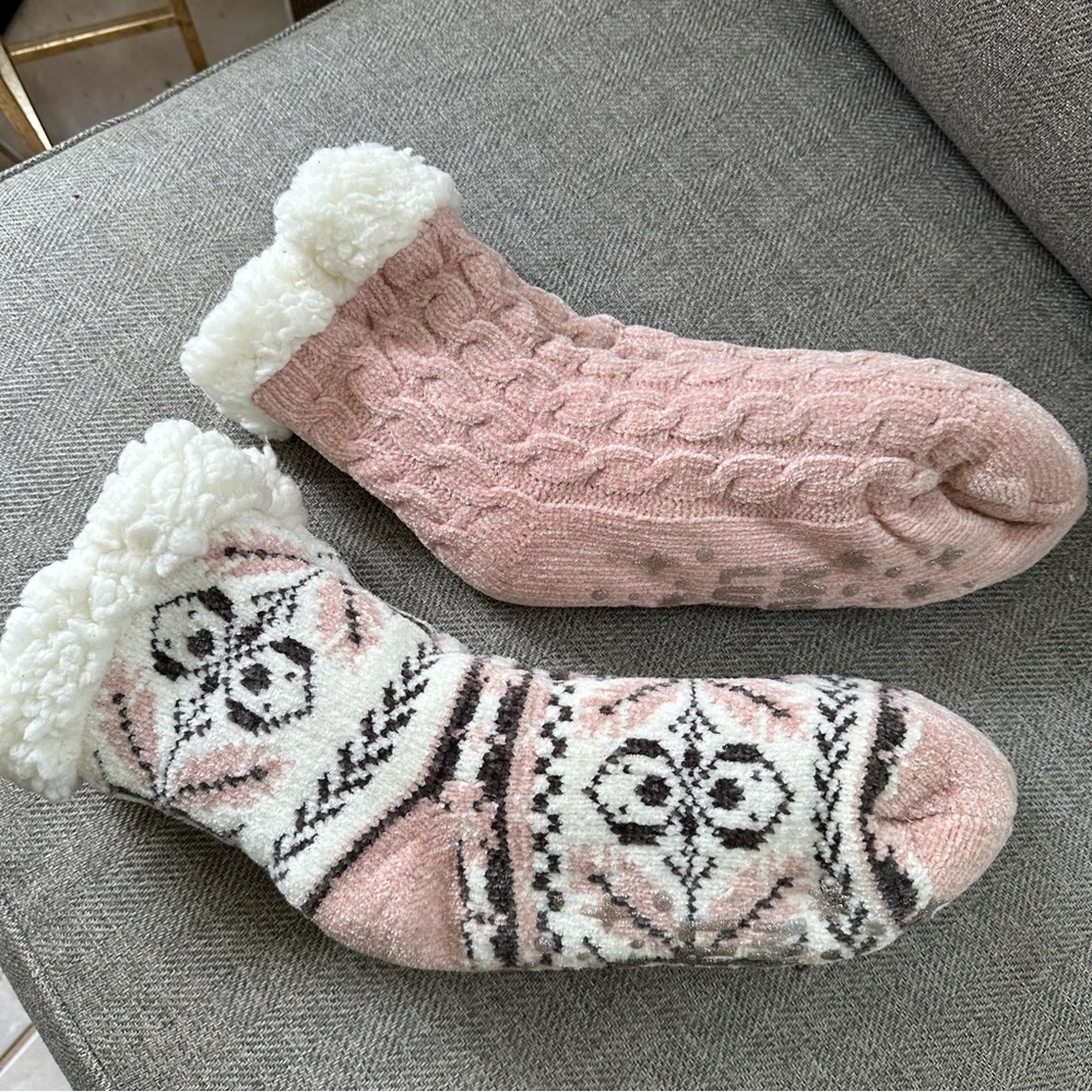 NWOT 2 Pair Pink CableKnit Fuzzy Warm Socks